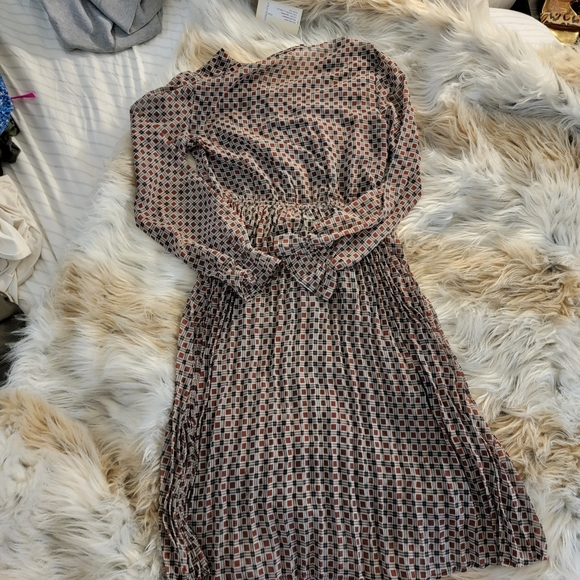 The Korner Ruffle Dress - Picture 4 of 5